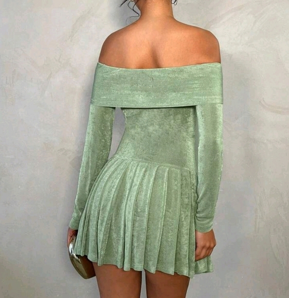 Women's Spring/Summer Green Off Shoulder 3D Floral Decor Pleat Mini Long - Picture 2 of 4